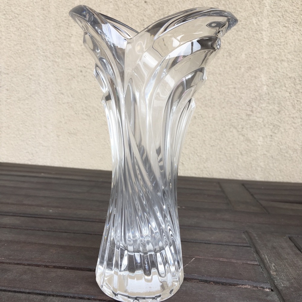 Mikasa Mystic Suite Crystal Vase 8 inches tall